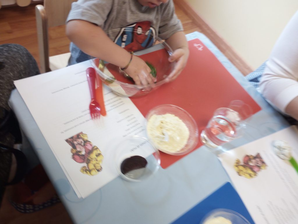 Oggi cucino io! Laboratorio di educazione alla nutrizione attraverso il gioco con mamma e papà (età 3-6 anni)
