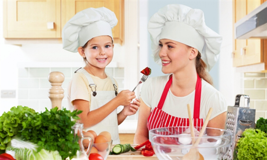 Consigli per la corretta educazione alimentare per famiglia e bambini